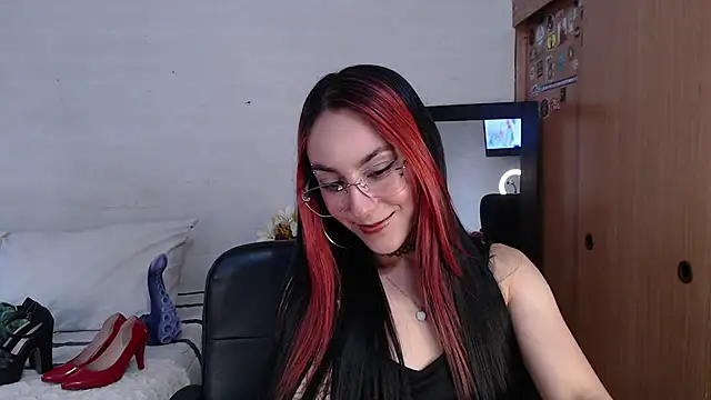 Amy66 stripchat live cam model