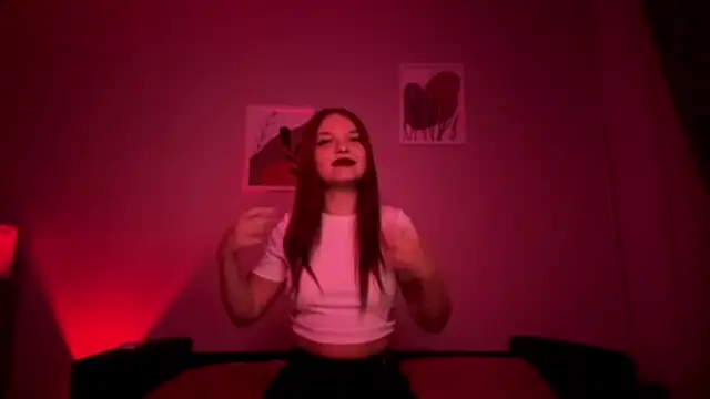 Frostyylina stripchat live cam model