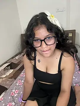 OOH_LAILA stripchat live cam model