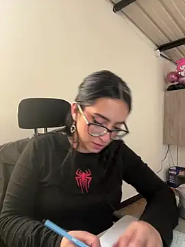 Kloenovoa- stripchat live cam model