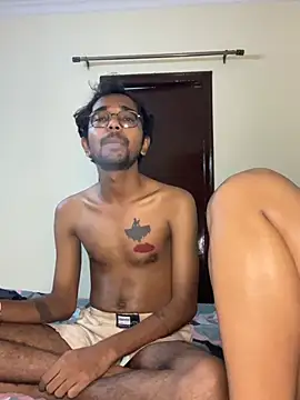 KitttoooUs stripchat live cam model
