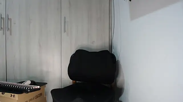khawit_1 stripchat live cam model
