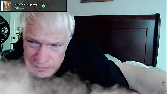 Snarfle82 stripchat live cam model