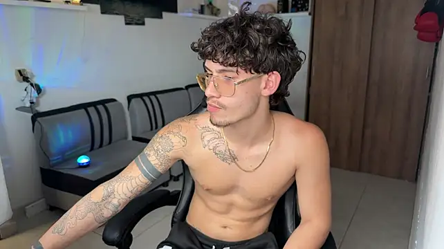 Kisan_Smith stripchat live cam model