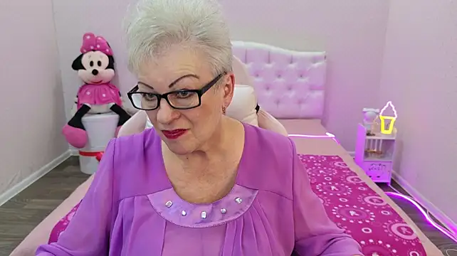 KayleSmoll stripchat live cam model