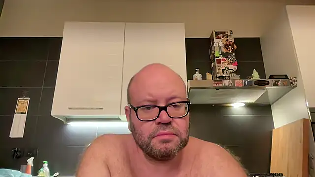 theitalianbear stripchat live cam model