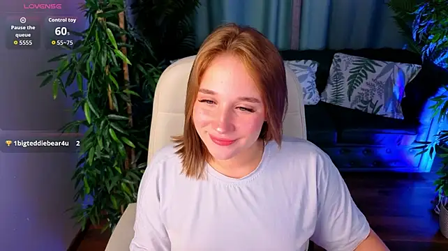 AliceTrenton stripchat live cam model