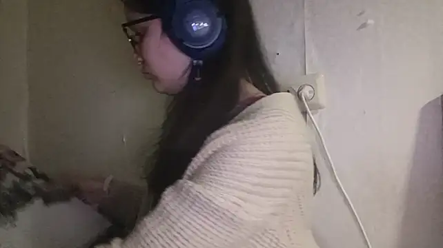 KelliBeatrice stripchat live cam model
