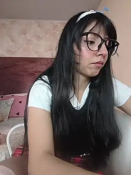 Yui_Narumi stripchat live cam model