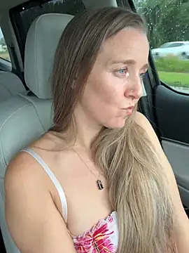 SkyelarsWorld stripchat live cam model