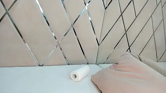 CarolBarker stripchat live cam model