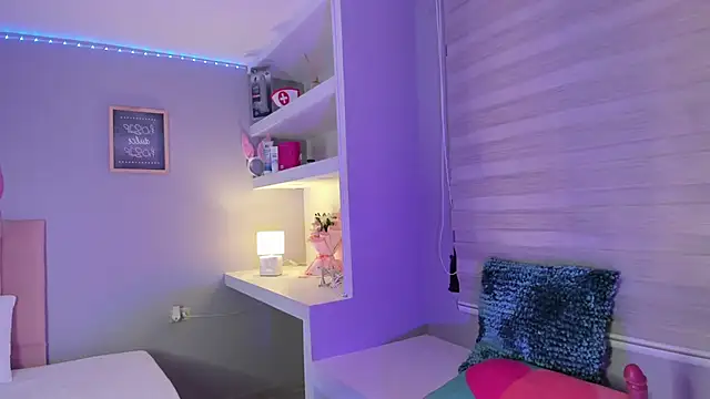 Violetta_keller stripchat live cam model