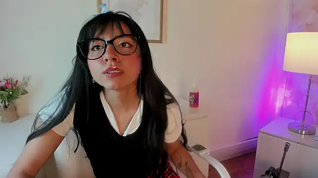 Yui_Narumi stripchat live cam model
