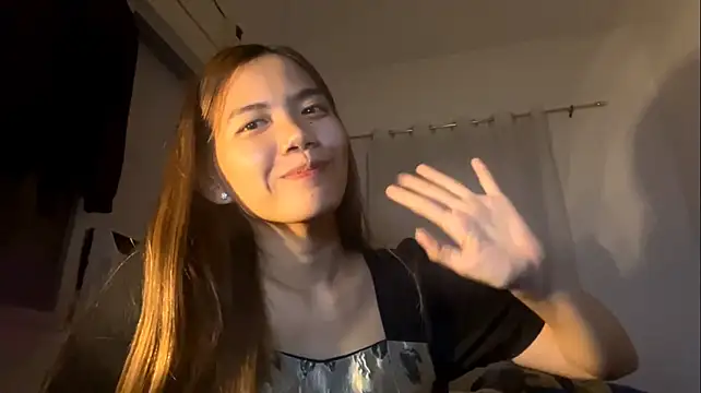RoxannaNuriddin stripchat live cam model