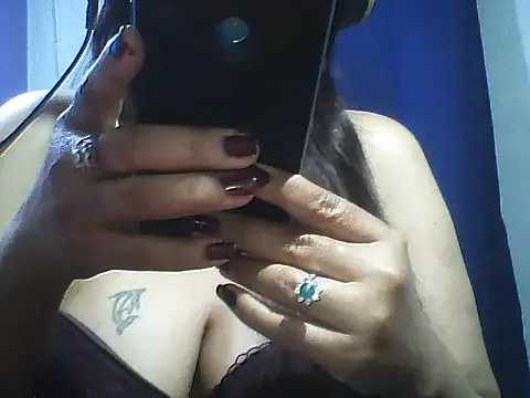 layanah12 stripchat live cam model