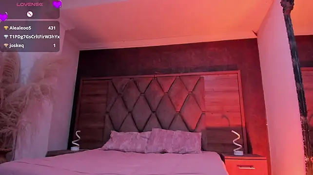 TaylorAndThalia stripchat live cam model