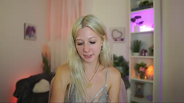 EmilySwann_ stripchat live cam model