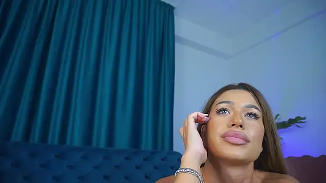 GoldieMaren stripchat live cam model