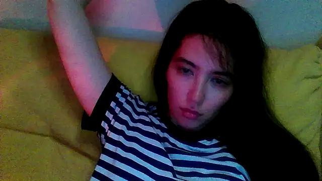 Luneyaa stripchat live cam model