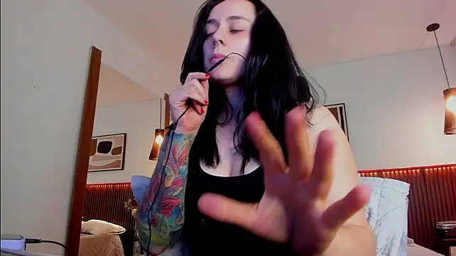 KatherineBond stripchat live cam model