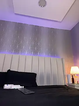Mia-Medina stripchat live cam model