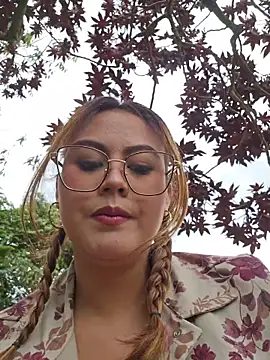 Mari-98 stripchat live cam model
