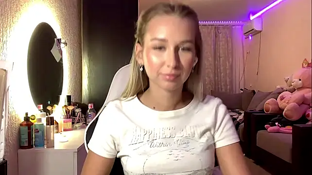 JoyBold stripchat live cam model