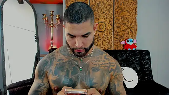 Aaron_Vega stripchat live cam model