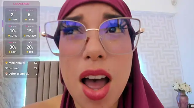 naishaa_ stripchat live cam model