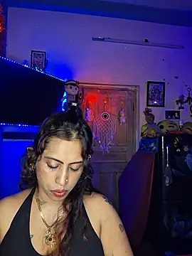 Poisonou5 stripchat live cam model