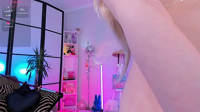 MilkyCute stripchat live cam model