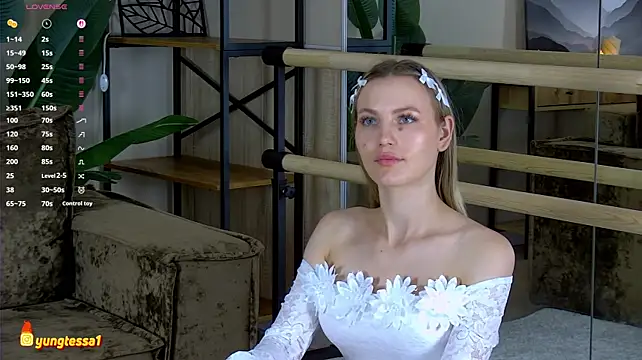 YungTessa stripchat live cam model