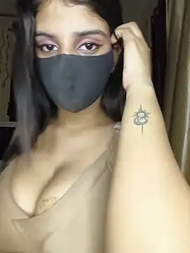 Zaayaa_2 stripchat live cam model