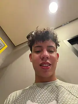 yoursexyjose stripchat live cam model