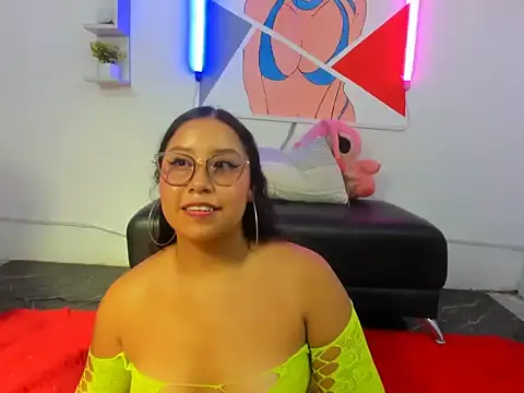 Miiavelveet stripchat live cam model