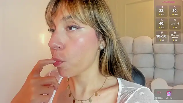 MELISSAROUGE stripchat live cam model