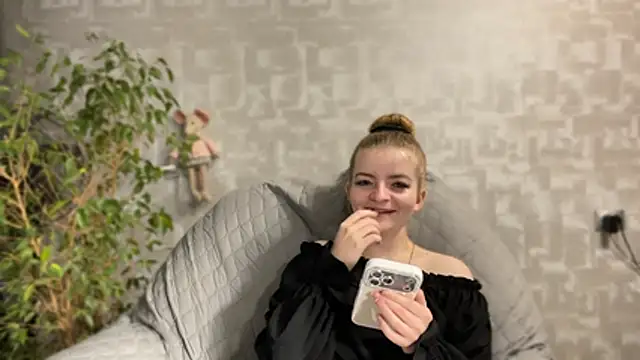Elirya stripchat live cam model