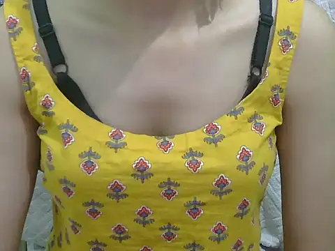Luv_Aara stripchat live cam model