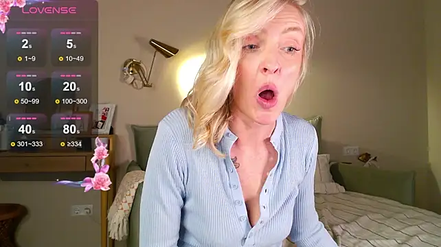 sexuallycorrecte stripchat live cam model