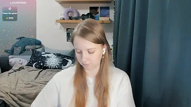 Alyaley stripchat live cam model