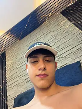 Lander_Cruz stripchat live cam model