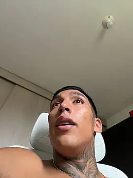 sendfer stripchat live cam model