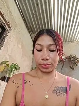 Rous-squir stripchat live cam model