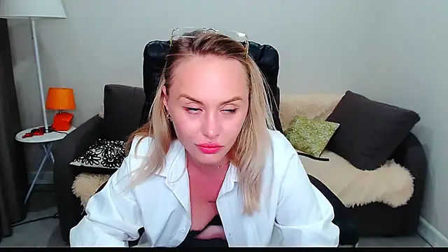LiluMoon__ stripchat live cam model