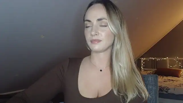 ScarlettSensitive stripchat live cam model