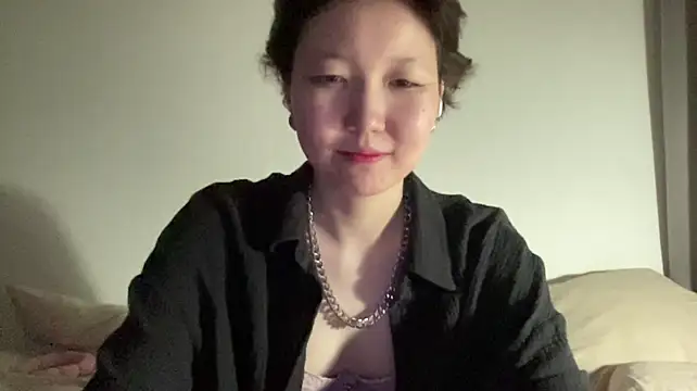 warmdew stripchat live cam model