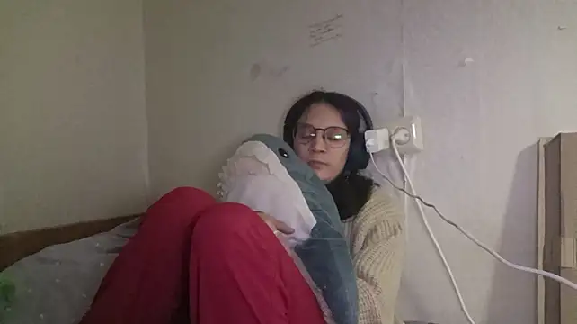 KelliBeatrice stripchat live cam model