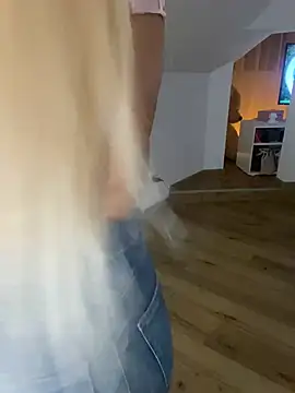 MimiLliiyy stripchat live cam model
