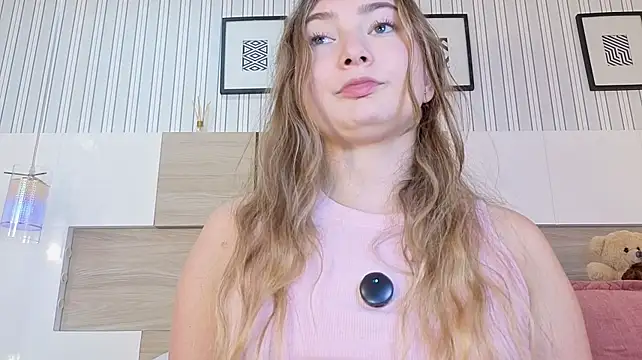 luunavelvett stripchat live cam model