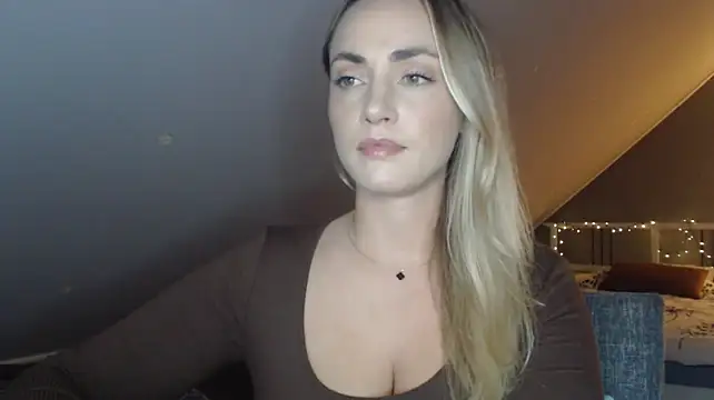ScarlettSensitive stripchat live cam model